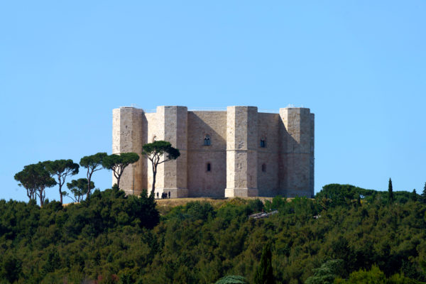 castel-del-monte-historic-castle-in-apulia-italy-2022-02-02-19-50-40-utc
