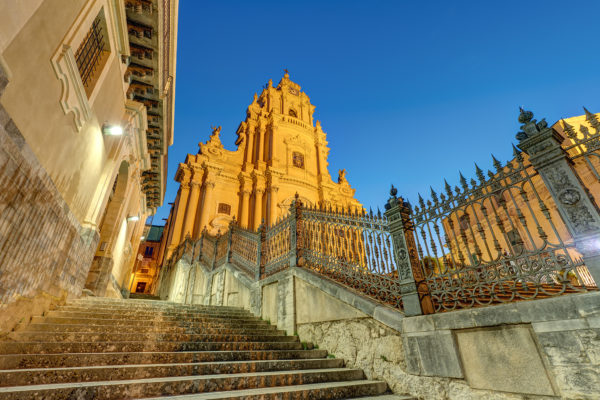the-cathedral-of-ragusa-ibla-at-night-2021-08-26-18-12-14-utc