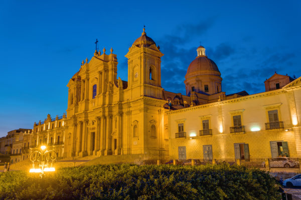 the-famous-cathedral-of-noto-in-sicily-at-night-2021-08-26-18-12-15-utc