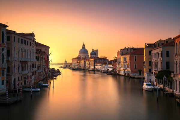 venice-grand-canal-santa-maria-della-salute-churc-2022-02-01-23-41-55-utc