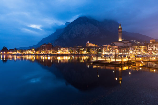 twilight-at-lake-como-in-beautiful-italy-2022-02-24-22-42-06-utc